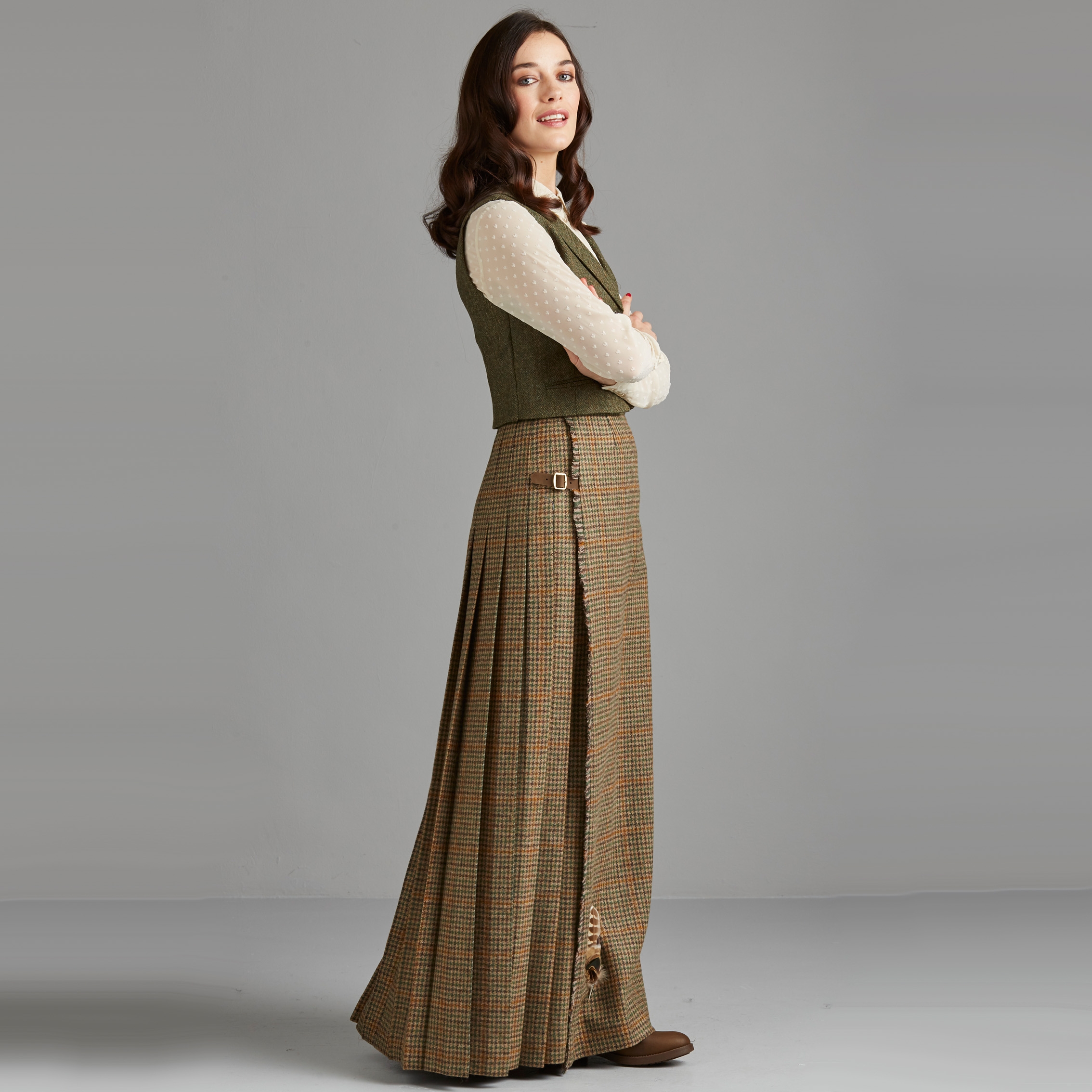 Scottish Tartan Skirts | Buy Women's Tartan, Kilted Skirts and Wool  Trousers Online Scotland - Kinloch Anderson
