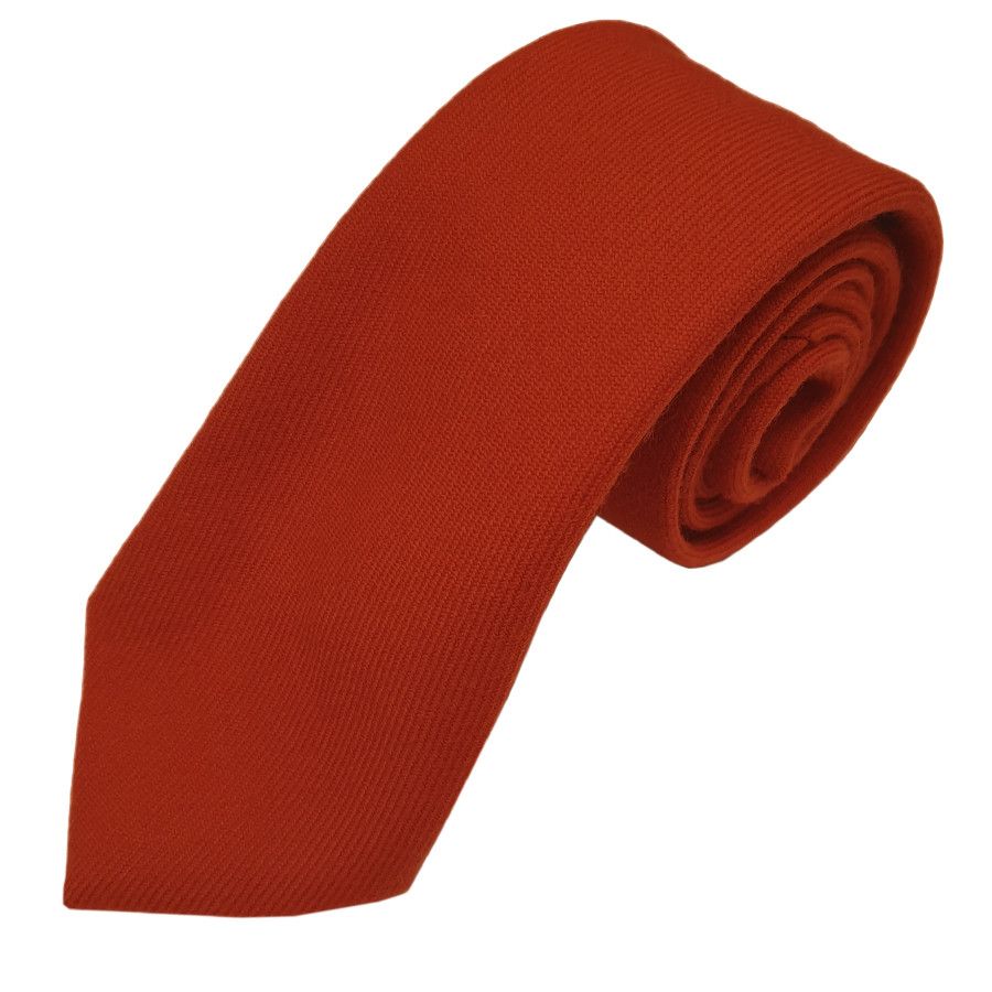 Red Ancient plain wool tie to tone with kilt