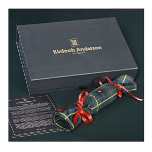Box of 4 Christmas Crackers in Stewart Hunting Tartan