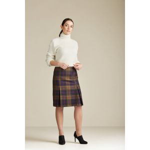 Kick pleat straight skirt in tartan