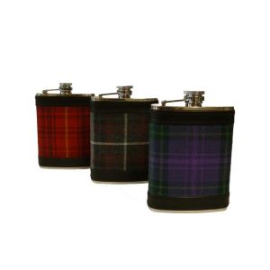 Hip Flask in Kinloch Anderson Rowanberry Tartan