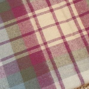 Lambswool Throw in Auld Scotland Tartan