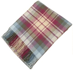 Lambswool Throw in Auld Scotland Tartan