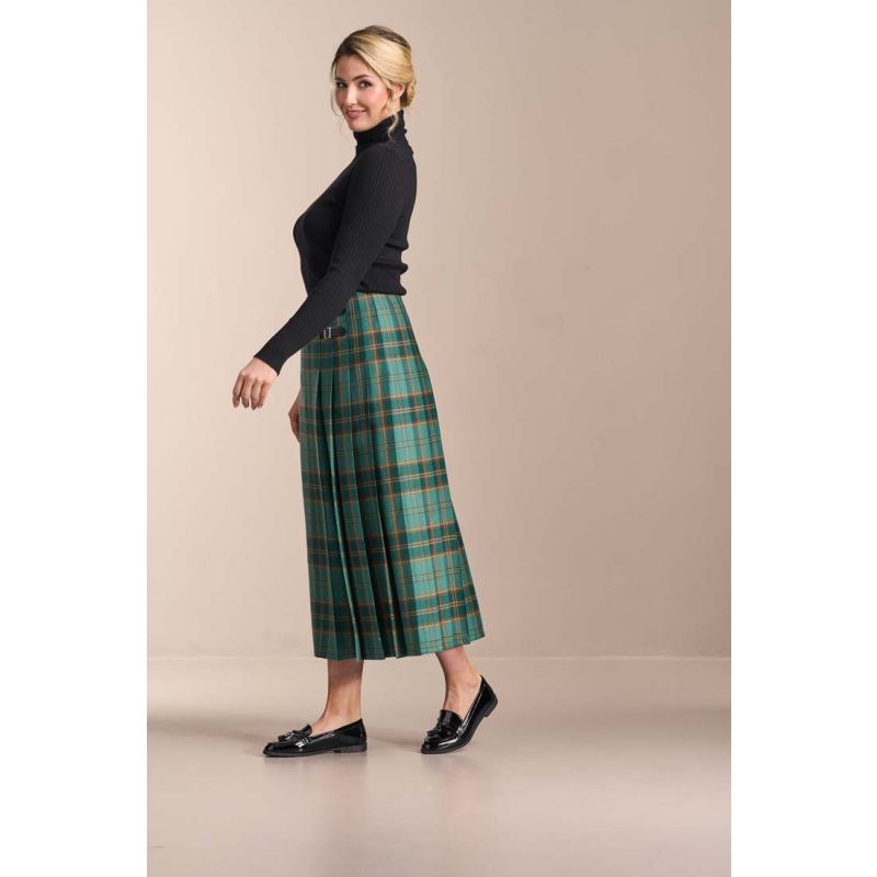 Assymetric pleat skirt in tartan longer length