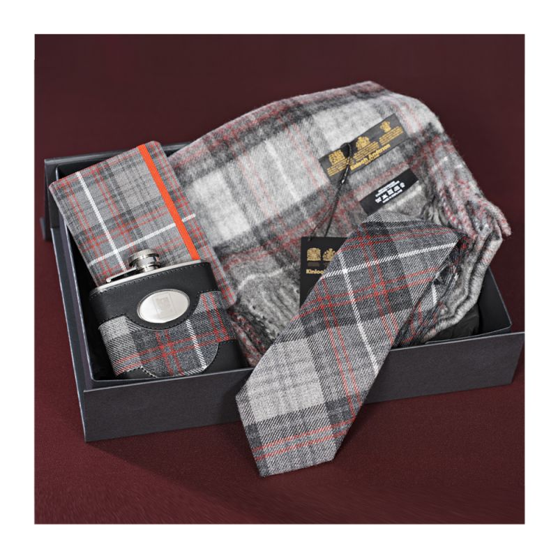 Luxury Hamper in Kinloch Anderson Castle Grey Tartan