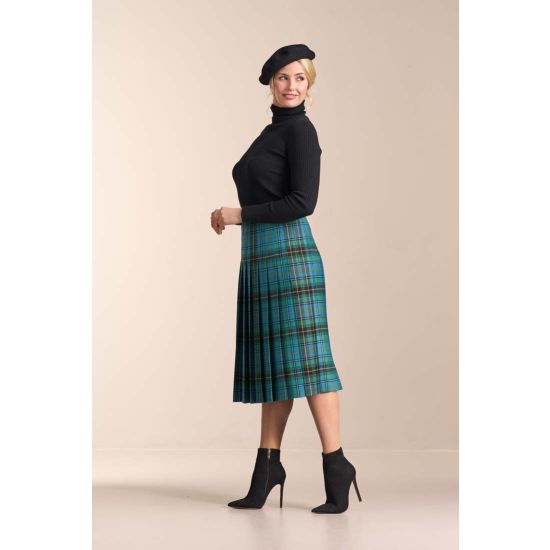 All round pleated skirt in tartan