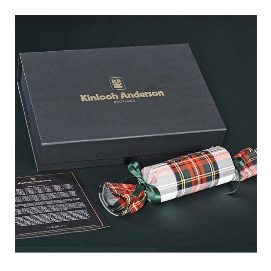 Box of 4 Christmas Crackers in Dress Stewart Tartan